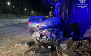 У Дніпрі неповнолітній водій Tesla скоїв ДТП: подробиці