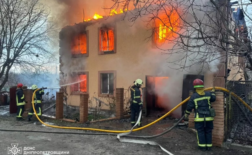 У Підгородному спалахнула пожежа у будинку на загальній площі 200 кв.м