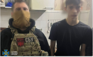 Коригував обстріли міста на замовлення батька–агента рф: підлітку з Дніпра загрожує довічне увʼязнення Коригував обстріли міста на замовлення батька–агента рф: підлітку з Дніпра загрожує довічне увʼязнення