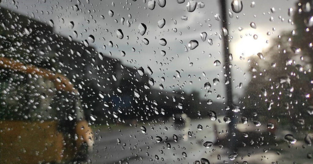 У Києві та області оголосили жовтий рівень небезпеки через грозу У Києві та області оголосили жовтий рівень небезпеки через грозу