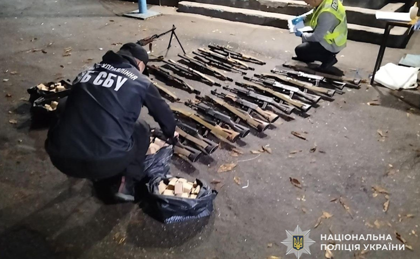 У Кривому Розі судитимуть трьох чоловіків за незаконний збут зброї та боєприпасів