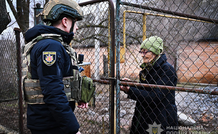 Під загрозою дронів: правоохоронці Запоріжжя евакуювали пʼятьох мешканців прифронтової Юрківки