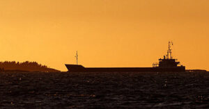 ЗМІ: Танкер з російським паливом “передумав” пливти до Куби після попередження США