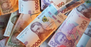 Середня зарплата в Україні у лютому зросла на 1,2% – Держстат