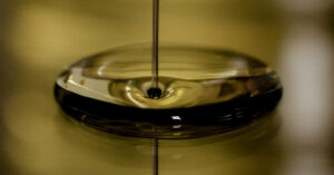 Індійські НПЗ скуповують мільйони барелів російської нафти з націнкою