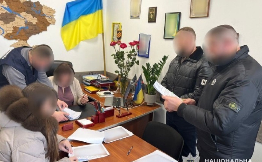 Незаконно передали у приватну власність земельні ділянки у Синельниківській громаді: обвинувальний акт щодо голови та секретаря селищної ради скеровано до суду