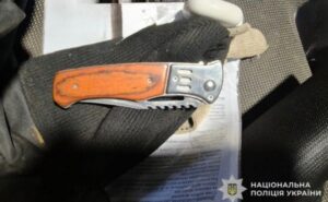 Криворізькі поліцейські затримали підозрюваного у нанесенні смертельних тілесних ушкоджень односельцю