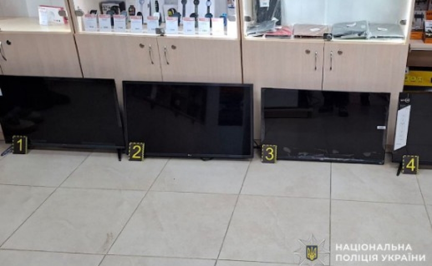 Двічі обікрав місцеву жительку: у Марганці поліцейські викрили чоловіка на серії майнових злочинів