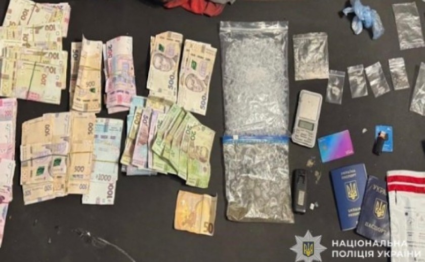 У Кривому Розі поліцейські викрили та припинили діяльність групи осіб, причетних до розповсюдження наркотиків і психотропних речовин У Кривому Розі поліцейські викрили та припинили діяльність групи осіб, причетних до розповсюдження наркотиків і психотропних речовин