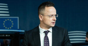 Виконував доручення Лаврова: у ЗМІ “злили” переговори Сійярто