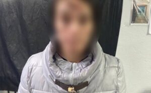 Підібрала та привласнила чужий телефон: за скоєння крадіжки слідчі Дніпра повідомили про підозру 42-річній жінці Підібрала та привласнила чужий телефон: за скоєння крадіжки слідчі Дніпра повідомили про підозру 42-річній жінці