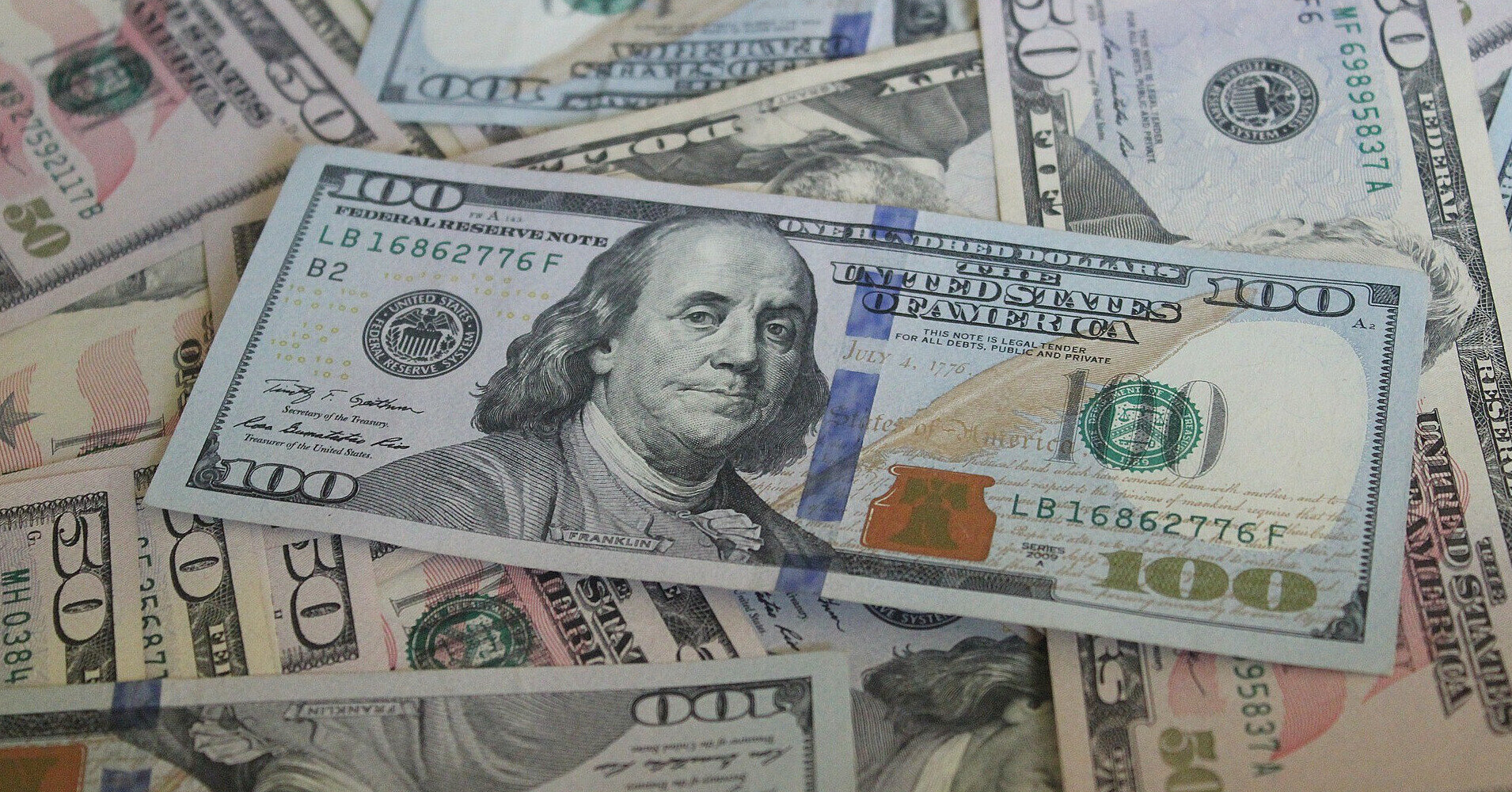 Вперше за 165 років: на доларах з’явиться підпис президента США