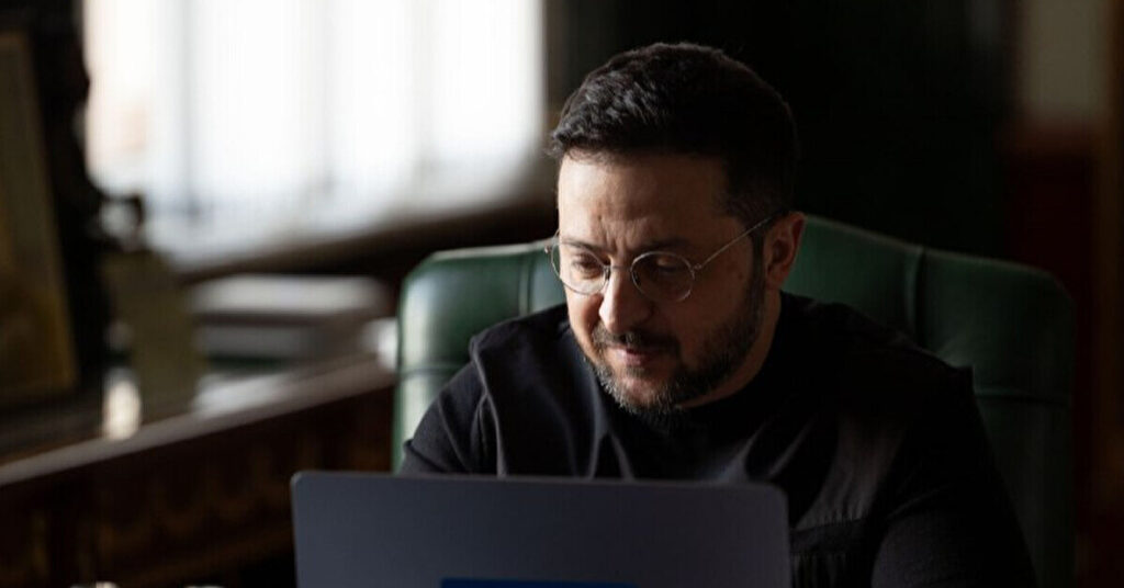 Зеленський обговорив з президентом Мозамбіку можливості поставок газу в Україну Зеленський обговорив з президентом Мозамбіку можливості поставок газу в Україну