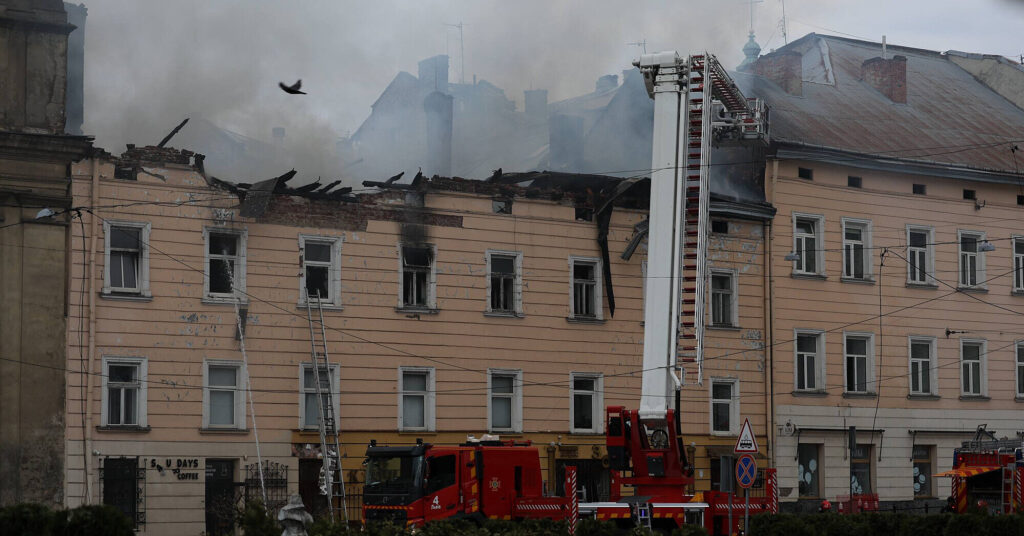 Експерти ЮНЕСКО відвідають Львів для фіксації руйнувань після обстрілу