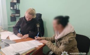За пограбування жінки похилого віку у П`ятихатках перед судом постане 46-річна правопорушниця