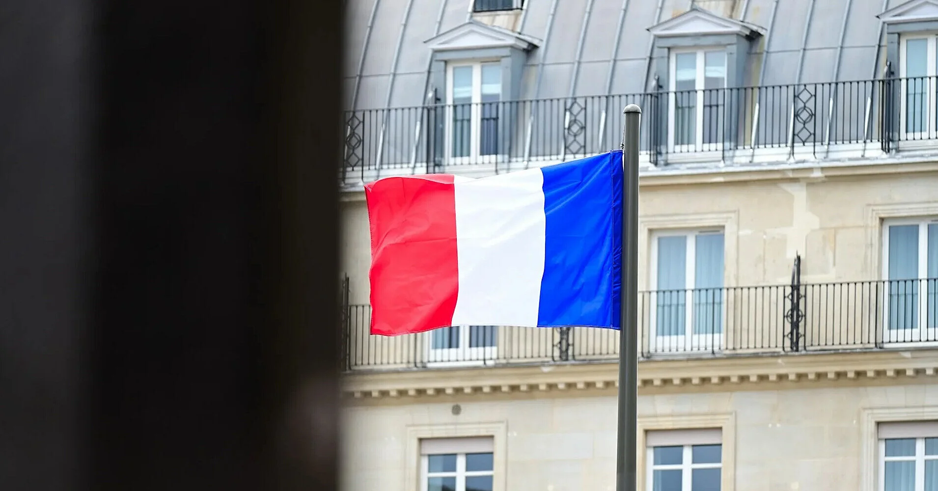 Франція заморозила 6 млрд євро видатків через кризу на Близькому Сході