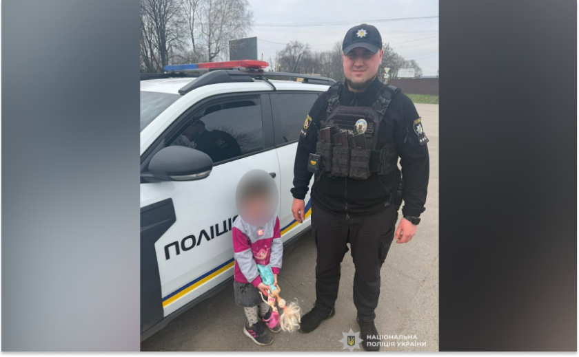 У Дніпрі поліцейські повернули додому 5-річну дівчинку У Дніпрі поліцейські повернули додому 5-річну дівчинку