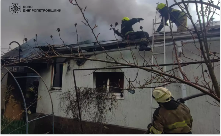 Вогнеборці Дніпра ліквідували загорання житлового будинку у Новокодацькому районі міста
