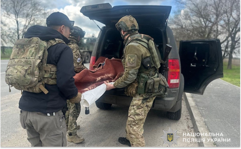 У Нікополі «Білі янголи» провели евакуацію мешканців під обстрілами У Нікополі «Білі янголи» провели евакуацію мешканців під обстрілами