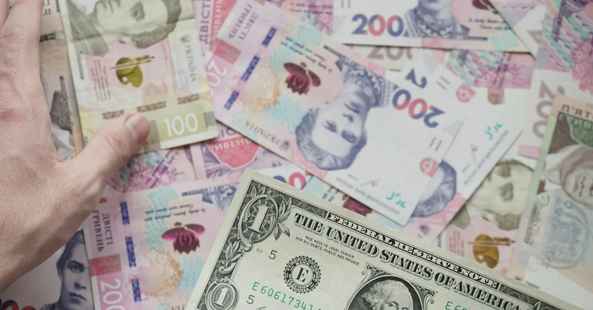 Валютний ринок наприкінці квітня: чого очікувати гривні