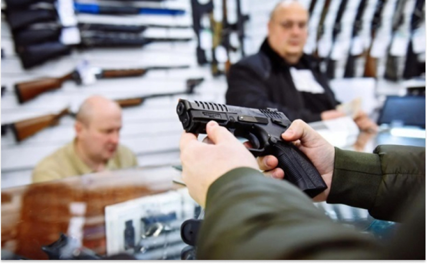 Філатов закликав врегулювати обіг короткоствольної зброї після стрілянини в Києві