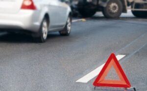 На трасі Дніпро–Павлоград сталася ДТП за участю Renault та Mercedes