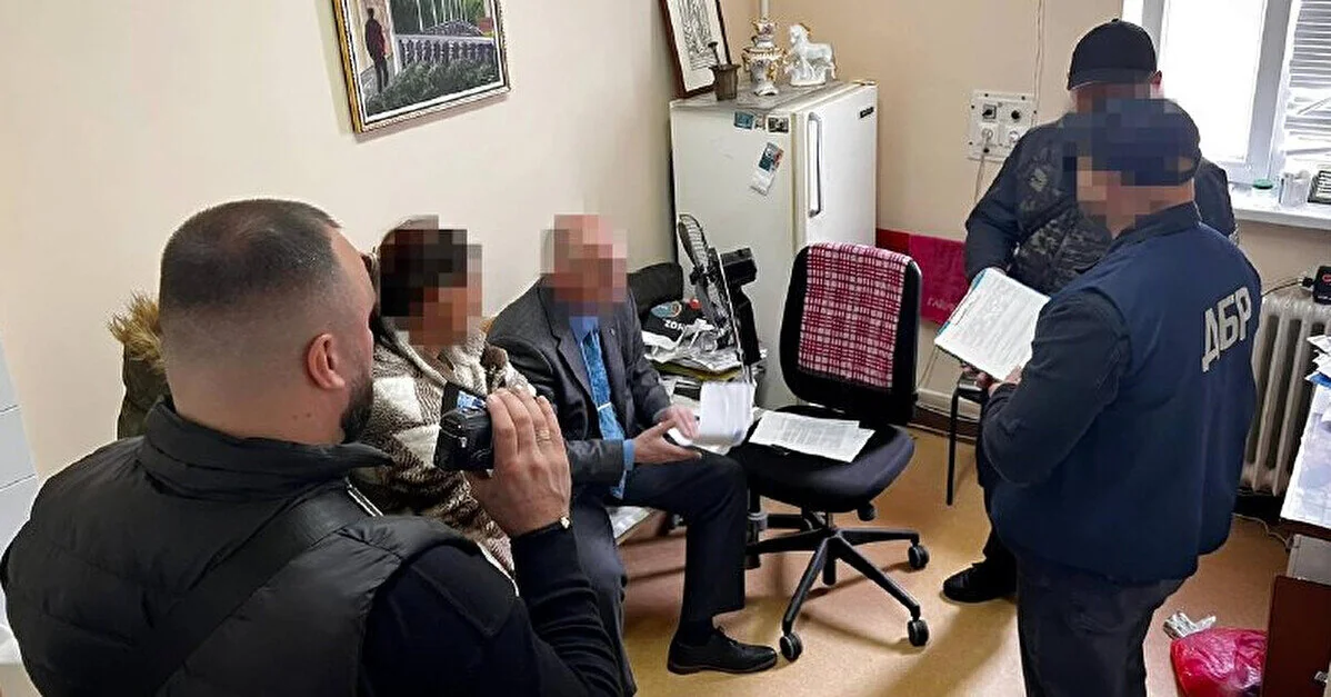 На Закарпатті затримали голову ВЛК, при обшуку у якого знайшли близько 11 млн грн