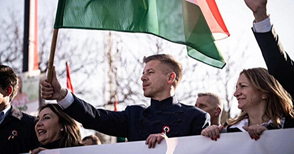 Мадяр потролив російського кореспондента, якого помітив на своєму мітингу Мадяр потролив російського кореспондента, якого помітив на своєму мітингу