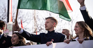 Мадяр потролив російського кореспондента, якого помітив на своєму мітингу Мадяр потролив російського кореспондента, якого помітив на своєму мітингу