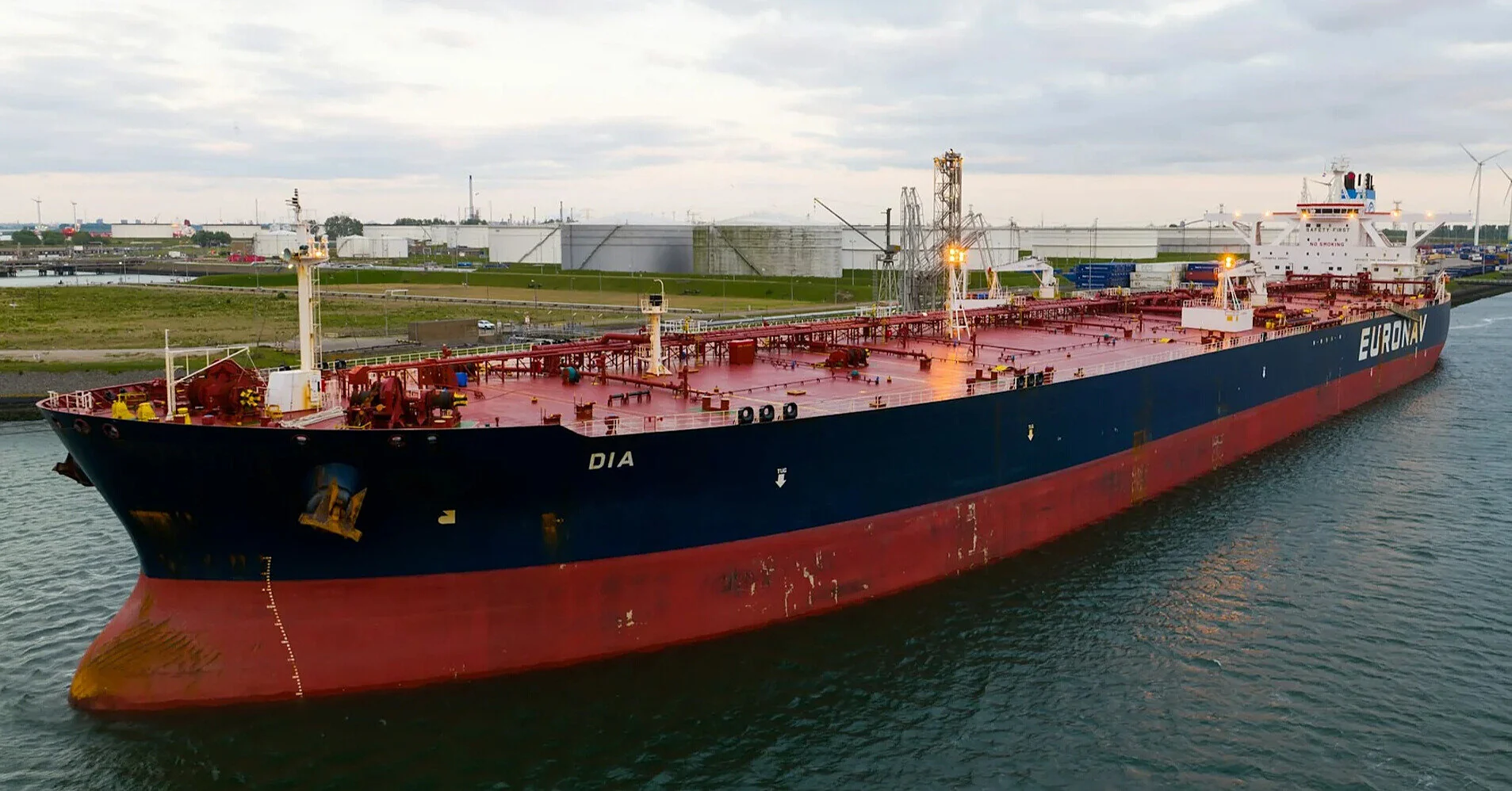 Ціни на нафту стабілізувалися: ринок балансує між дипломатією та воєнними ризиками