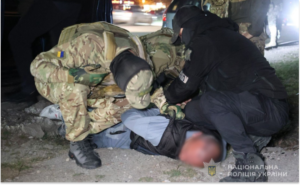 Пішов у СЗЧ щоб допомагати ухилянтам тікати з країни: у Запоріжжі викрили схему незаконного переправлення чоловіків за кордон