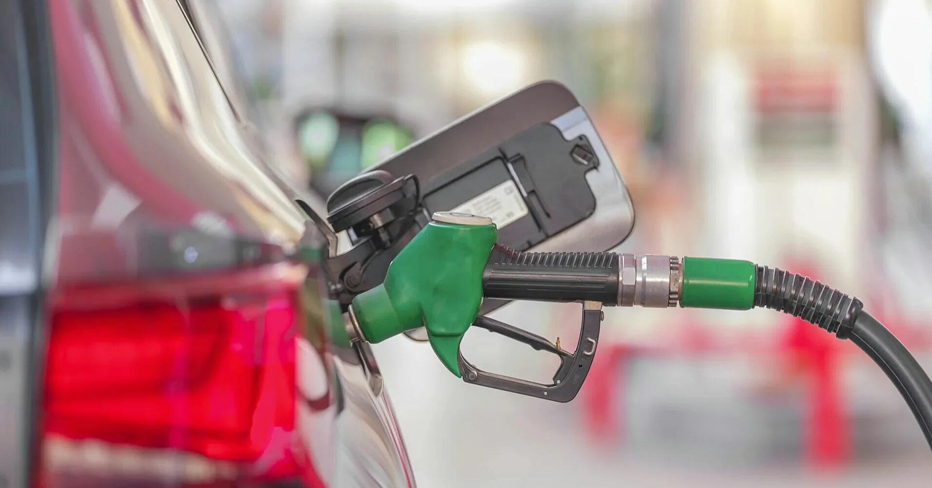 Преміальний бензин здешевшав на 51 копійку: ціни на українських АЗС