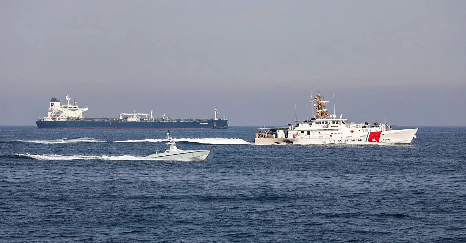 Перемир’я не розблокувало Ормуз: ризики для логістики, нафти й газу зберігаються