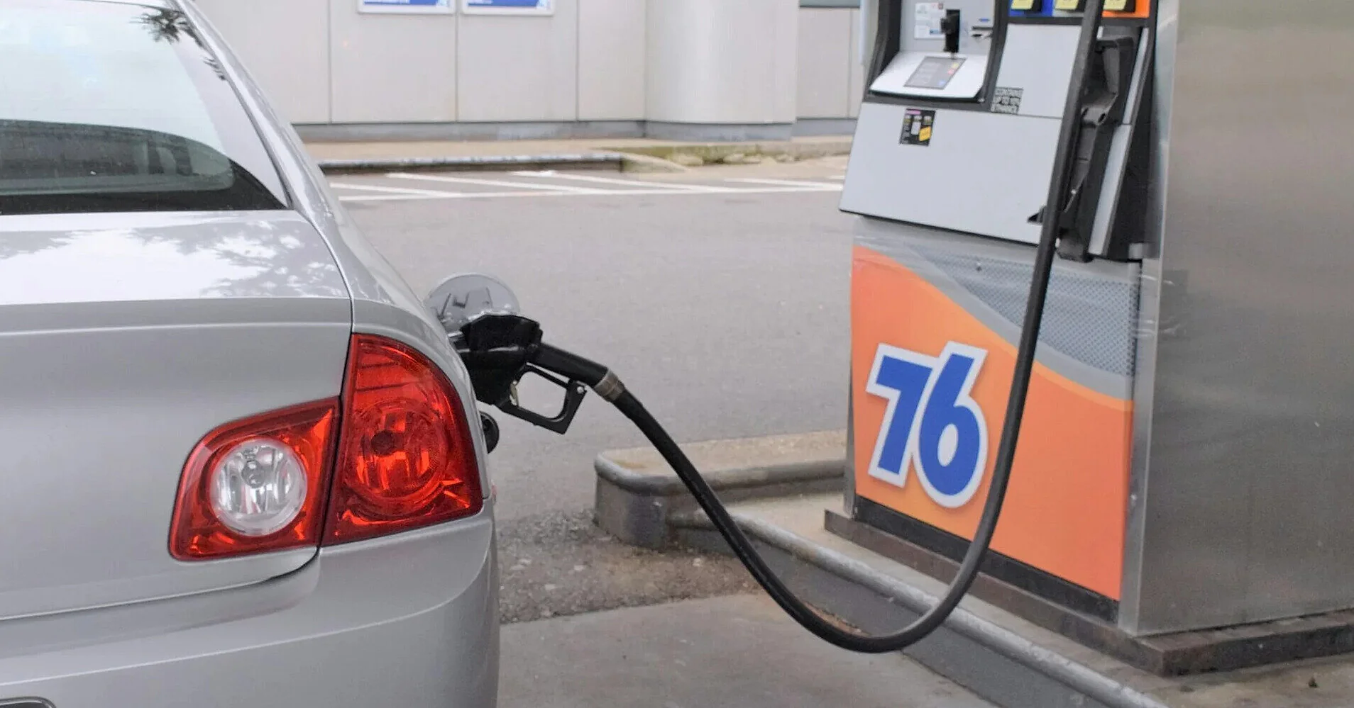 Дизель подешевшав на 34 копійки: як змінилися ціни на заправках в Україні