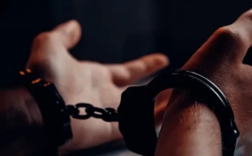 Навідувався до хрещеної та викрадав гроші: поліцейські Синельниківщини викрили зловмисника Навідувався до хрещеної та викрадав гроші: поліцейські Синельниківщини викрили зловмисника