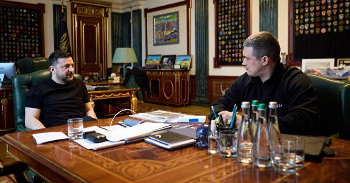 Зеленський анонсував нові рішення щодо СЗЧ та контрактів в армії Зеленський анонсував нові рішення щодо СЗЧ та контрактів в армії