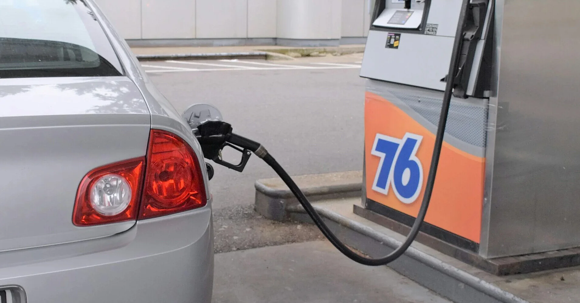 Антимонопольний комітет дав найбільшим АЗС 10 днів на пояснення щодо цін на пальне