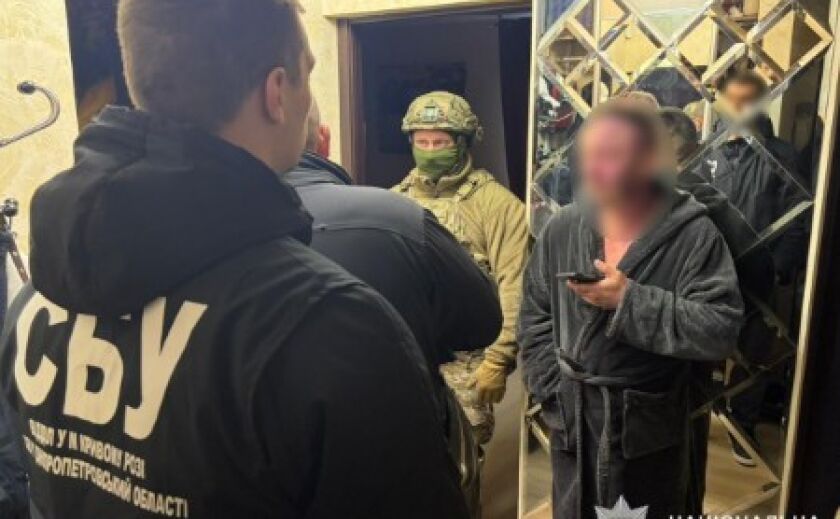 15 тисяч доларів за звільнення з військової служби: на Дніпропетровщині поліцейські викрили нелегальну схему