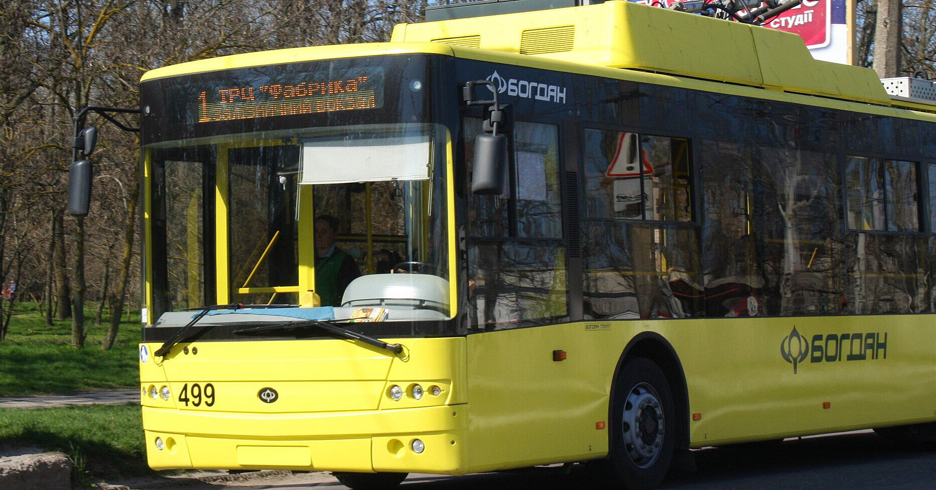 Через обстріл у Херсоні зупинились тролейбуси: пошкоджена контактна мережа