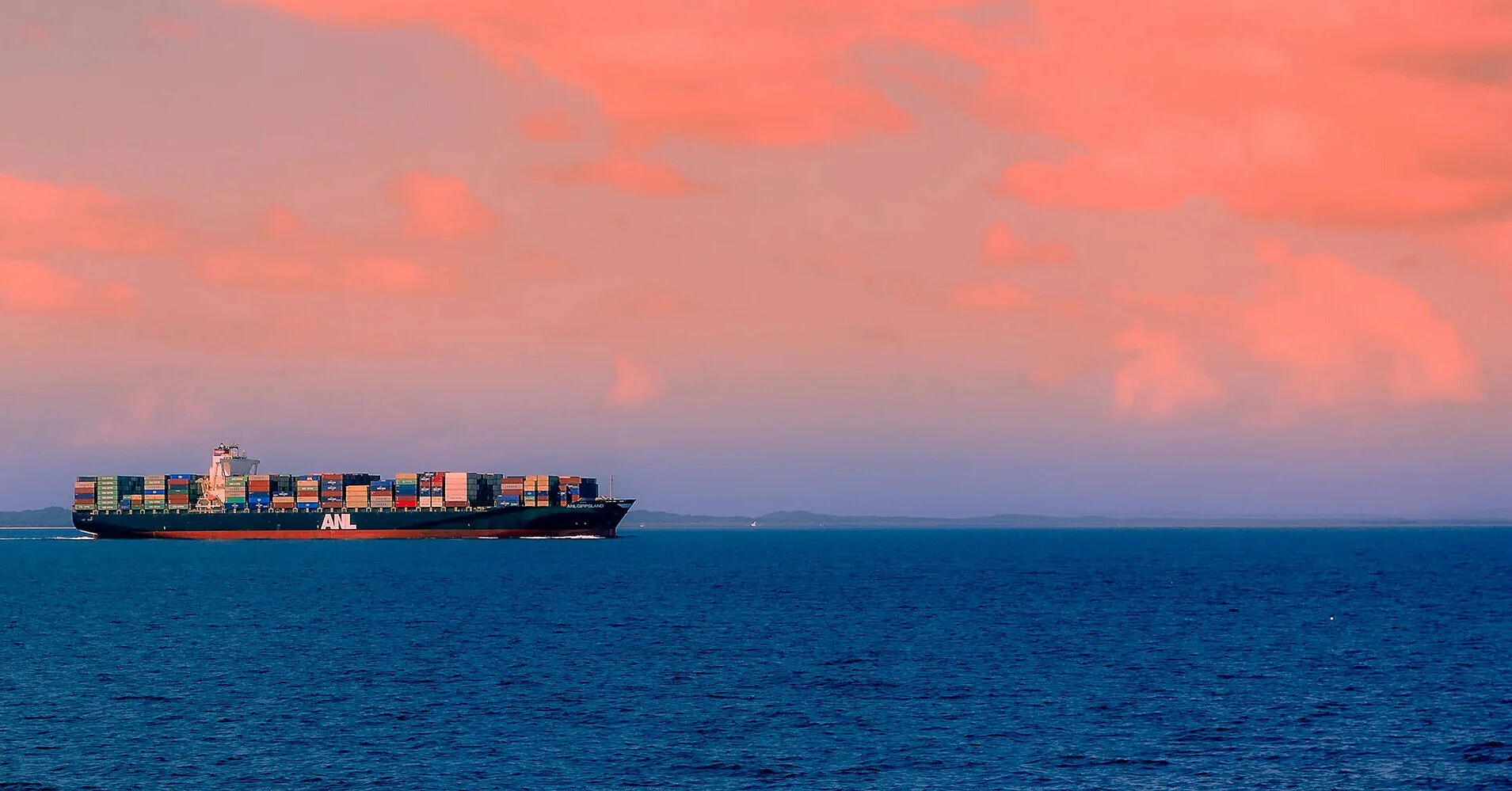 Світова торгівля може сповільнитися на понад 50% у 2026 році