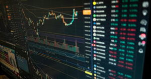 Блокада Ормузу та поразка Орбана: європейські ринки відкрили тиждень падінням