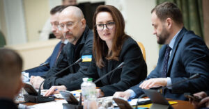 Військовим готують нові контракти та змінять зарплати: деталі від Свириденко