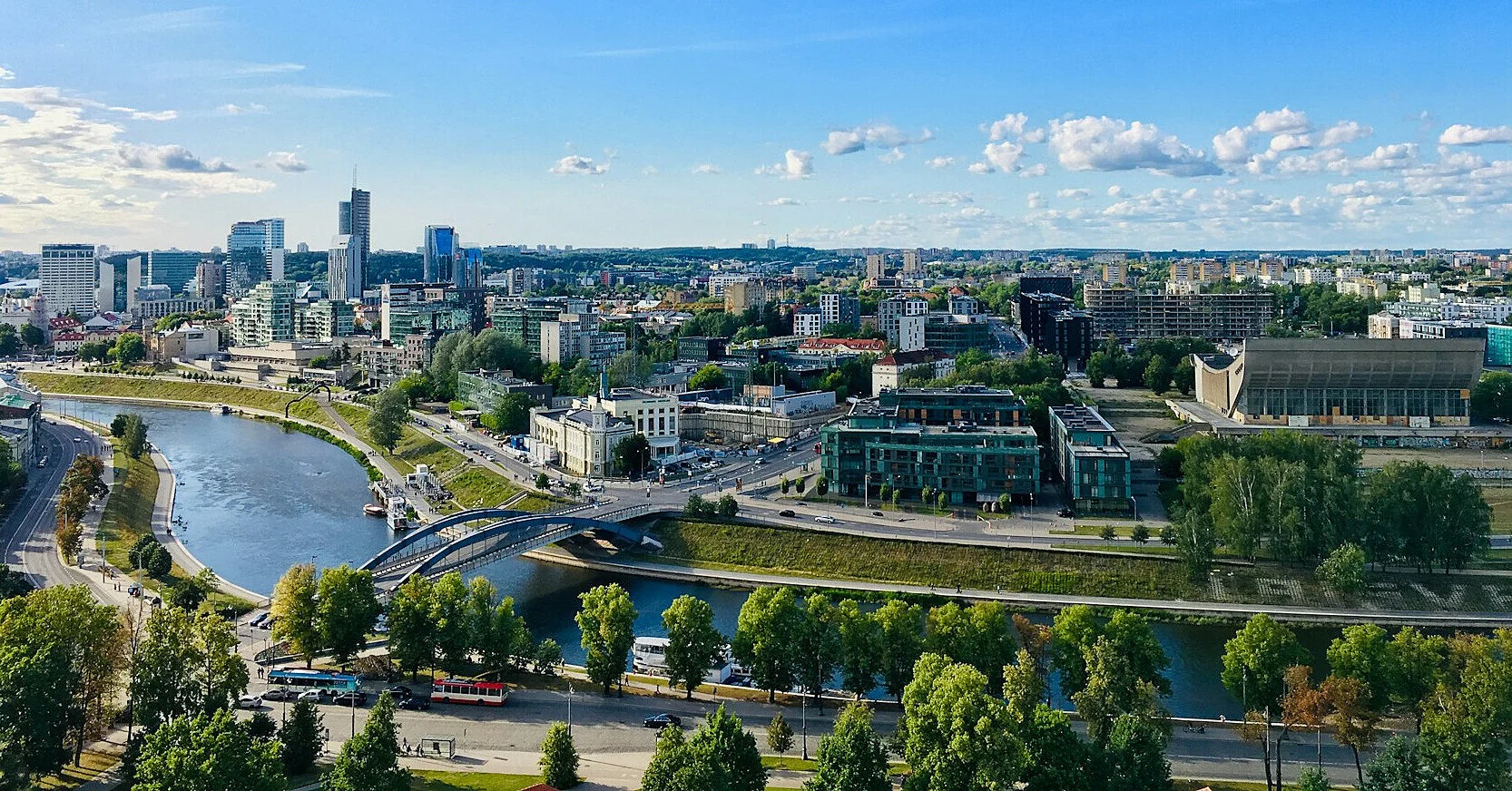 Закритий аеропорт та евакуація Сейму: у Литві оголошували тривогу через дрон Закритий аеропорт та евакуація Сейму: у Литві оголошували тривогу через дрон