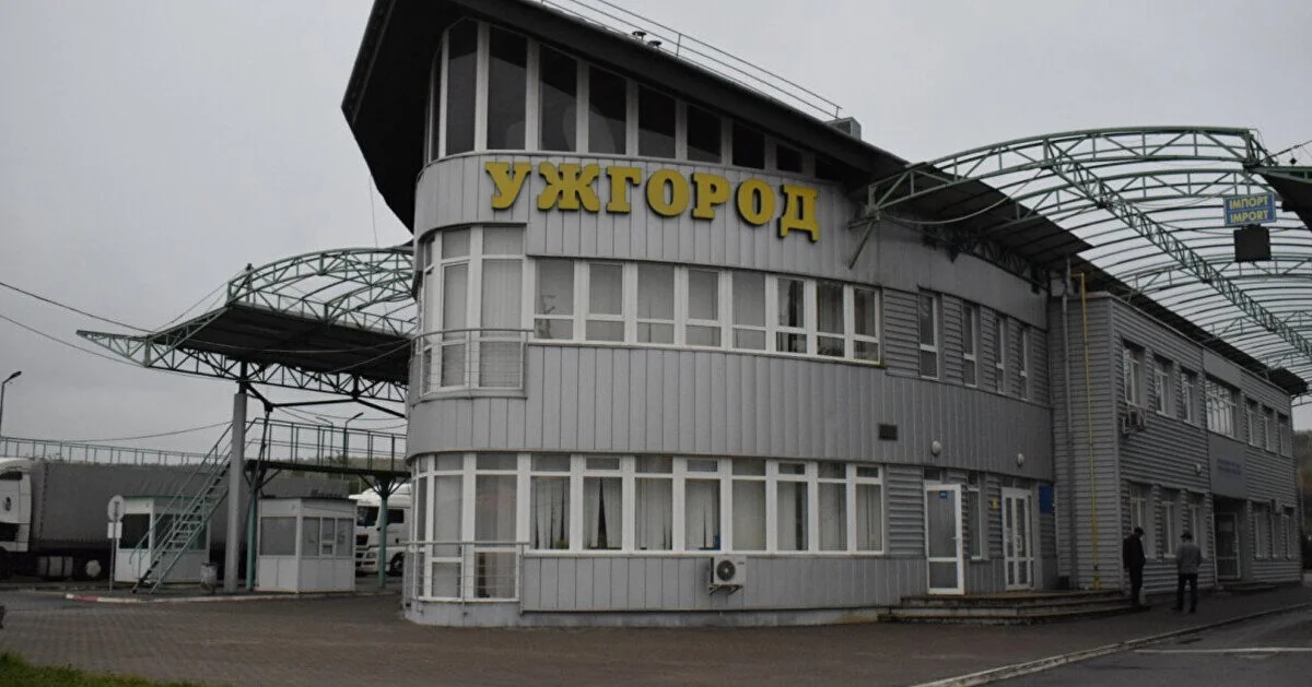 Словаччина закрила три КПП на кордоні з Україною після атаки дронів