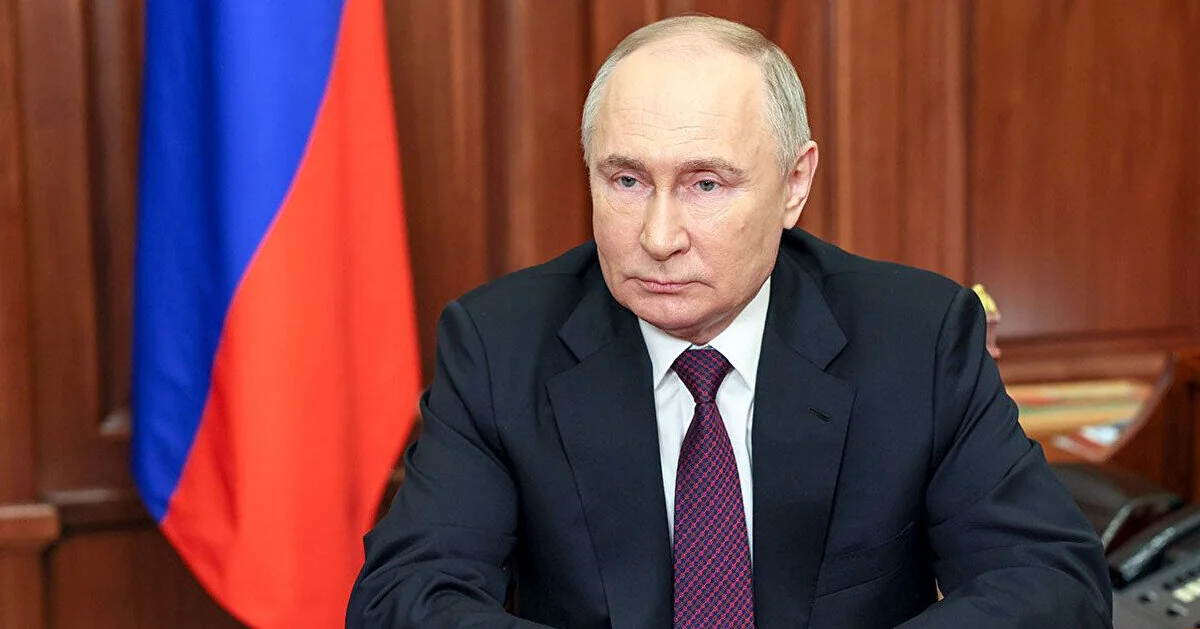 У Нарві 9 травня знову вивісять банер з Путіним як воєнним злочинцем