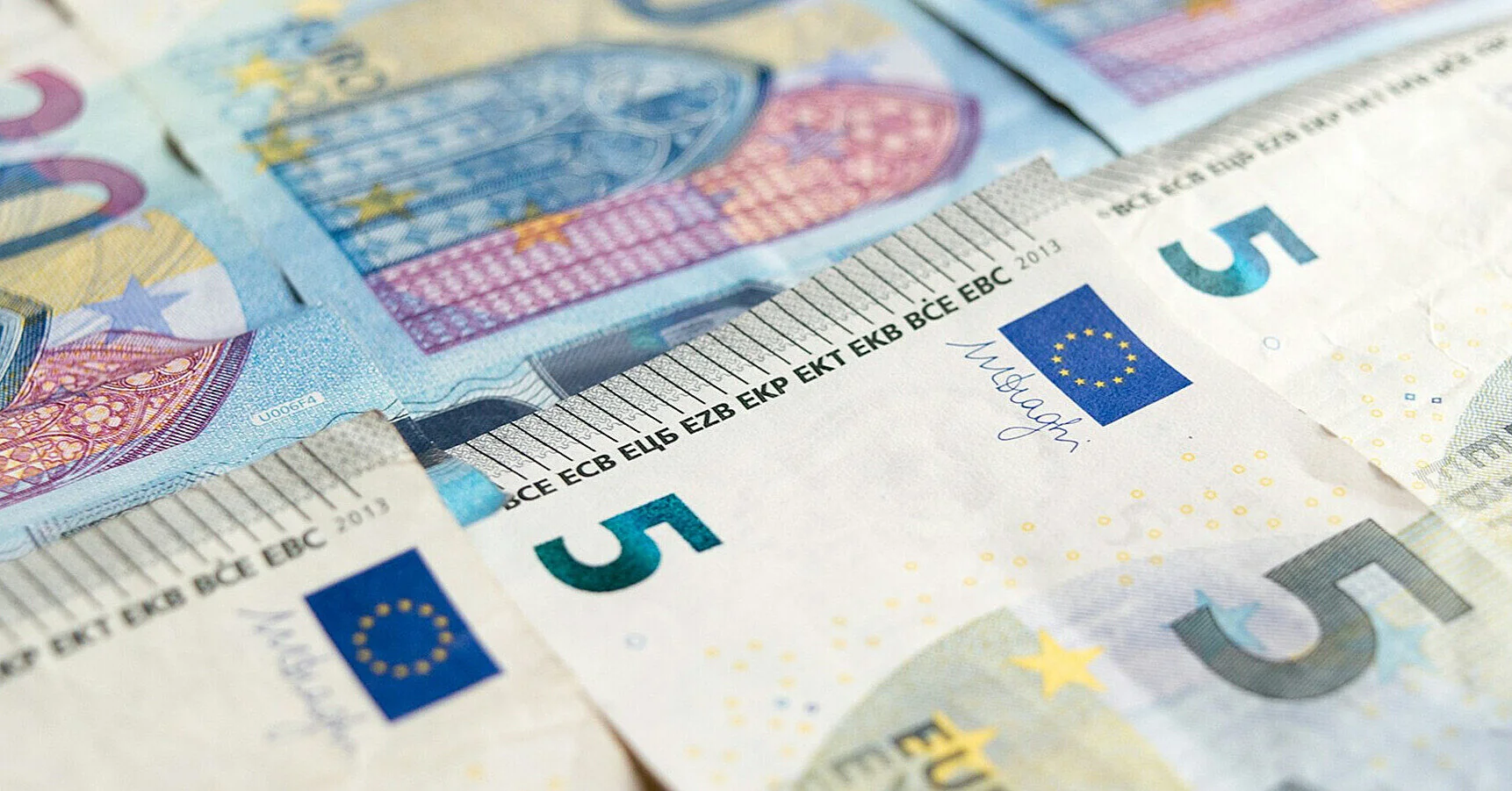 Гірке похмілля від євро: як фінансовий тріумф нової країни єврозони обернувся екстреним наглядом Брюсселя