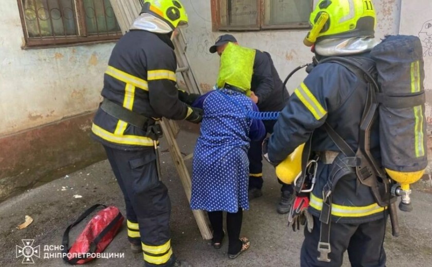 Рятувальники Кривого Рогу ліквідували пожежу та врятували 8 осіб Рятувальники Кривого Рогу ліквідували пожежу та врятували 8 осіб