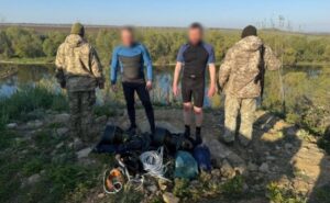 Невдала втеча через Дністер: прикордонники затримали втікачів у гідрокостюмах Невдала втеча через Дністер: прикордонники затримали втікачів у гідрокостюмах