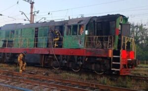 Травмовано машиніста: ворог атакував об’єкти залізничної інфраструктури на Дніпропетровщині Травмовано машиніста: ворог атакував об’єкти залізничної інфраструктури на Дніпропетровщині