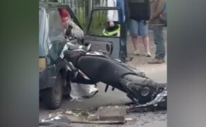 У Дніпрі мотоцикліст зіткнувся з «Таврією»: водія госпіталізували